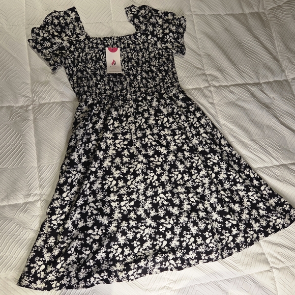 Berydress Black White Floral Smocked Midi Dress Puff Sleeve Square Neck - Picture 7 of 7